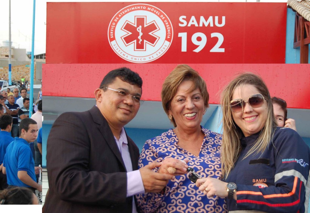 Entrega das chaves da ambulância pelo Prefeito Kerginaldo e governadora Rosalba a diretora da Base do SAMU, Mayara Jamile
