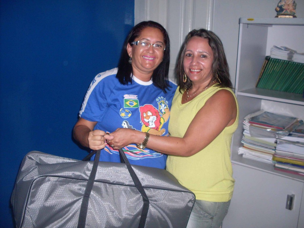 4.A diretora Ana Luiza, da Escola Municipal Manoel Francisco da Cunha, com Sirley Rochelle, coordenadora do Núcleo de Atendimento Multidisciplinar – NAM. 