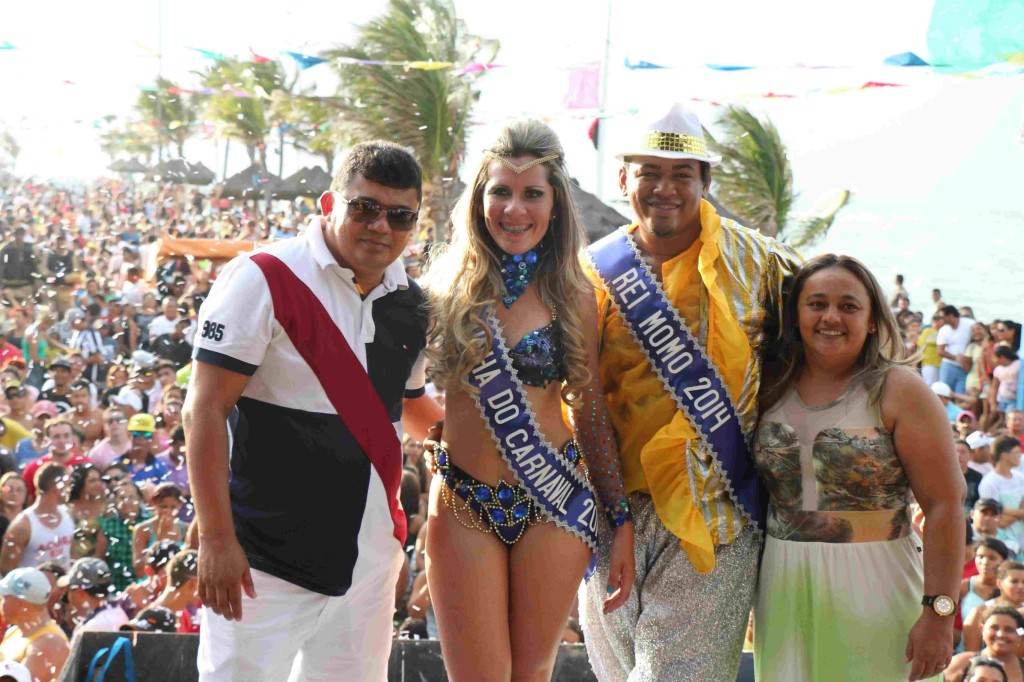 Prefeito Kerginaldo com a rainha Samira, Rei Alyson e a vereadora Geruza Fonseca