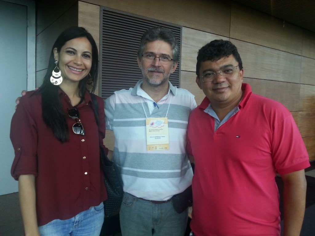 AArticuladora do Selo UNICEF, Simone Fonseca, com o pesquisador Paulo Frias, do grupo de estudos de gestão e avaliação em saúde - GEAS-MIP , e o Prefeito Kerginaldo Pinto